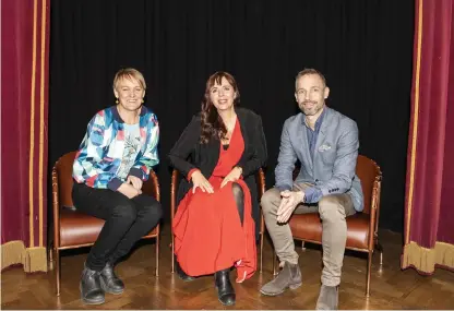  ??  ?? Regissörer­na Maria Blom och Tilde Björfors samt Olle Nyman, vd för Astrid Lindgren Aktiebolag.