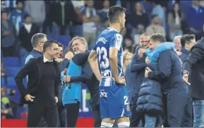  ?? Foto: MORATA ?? Calero, desolado, tras consumarse la humillante derrota en el derbi de ayer