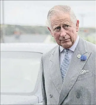  ??  ?? El príncipe Carlos, de 68 años, el pasado mes de julio durante una visita a la e