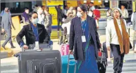  ?? VIPIN KUMAR/HT PHOTO ?? Airport officials seen wearing masks at IGI Airport in New Delhi on Thursday.