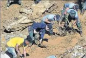  ?? AFP ?? Rescuers search for victims of a landslide in Itogon.