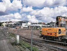  ?? FOTO: LARS FRÖHLICH ?? Hier am Audi-Zentrum an der Düsseldorf­er Straße wird bereits seit dem Frühjahr gebaut.