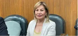  ?? ?? Rosaura Guerra, suplente de la diputada Alhinna Vargas, volvió a pedir que se le tomara protesta, sin embargo, los que serían sus compañeros de bancada no asistieron.