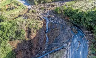  ??  ?? The NZTA does not yet know when the road over Takaka Hill will be able to be reopened.