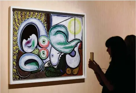  ?? (MIGUEL MEDINA/AFP) ?? «L’érotisme est une clé dans ma vision du monde et de ma culture», écrit l’Algérien Kamel Daoud. Ici, le «Nu couché» de Picasso, peint en 1932.