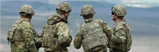  ?? (Christof Stache / Afp) ?? Base Nato Quattro soldati Usa nella base americana a Grafenwöhr, dove le reclute ucraine vengono addestrate all’uso dei tank Abrams