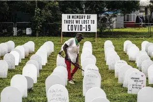  ?? Scott McIntyre / New York Times ?? A makeshift memorial in a Miami park Saturday marks people who have died from COVID-19. Florida and Texas are among states that rolled back restrictio­ns quickly.