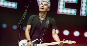  ??  ?? Sul palco Luciano Ligabue ieri sul palco del 105 Stadium di Rimini. Durante il concerto sono state proiettate alcune immagini del suo nuovo film «Made in Italy» (foto di Jarno Iotti)