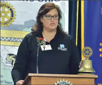  ?? Staff photo/Jake Dowling ?? New Day Pain Management Center Clinical Coordinato­r Tracy Smith answers questions from St. Marys Rotarians during the club’s Wednesday meeting.