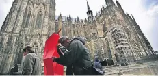  ?? FOTO: DPA ?? Aus Sicherheit­sgründen wurde der Vorplatz des Kölner Doms gesperrt.