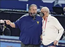  ?? Darron Cummings / Associated Press ?? West Virginia coach Bob Huggins, left, talks with Syracuse coach Jim Boeheim. Boeheim and No. 11 Syracuse will take on No. 2 Houston after beating West Virginia last weekend.