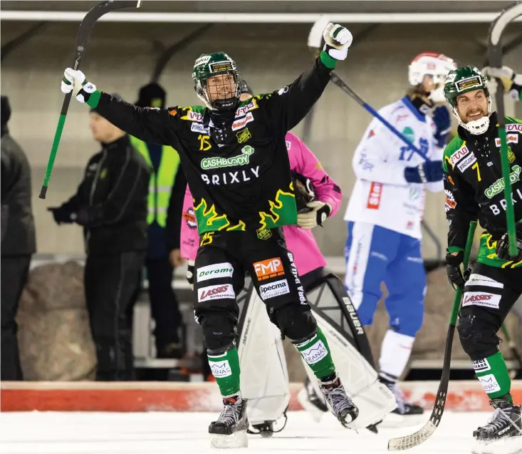  ??  ?? Frillesås fick jubla efter den första segern sedan senaste mötet med Vänersborg.