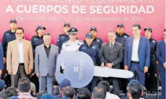  ?? ?? El gobernador Julio Menchaca presidió la entrega de vehículos y uniformes