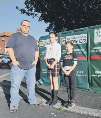  ??  ?? Chris Murphy with daughters Frankie and Connie.