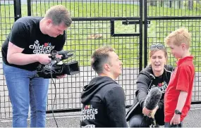  ?? 250517half­merk_10 ?? On camera Sean Batty with pupil Harris Mcmillan being interviewe­d by the STV team