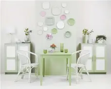  ?? Photo / Bryce Carleton ?? Decorate vintage plates in your favourite hues; they can make a statement without having to paint all four walls. Project by Vanessa Nouwens.