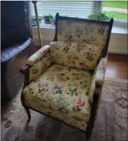  ?? PHOTO BY AL LOWERY ?? My Mothers Day chair.