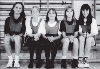  ?? 01_B42twe01 ?? Jenna Thomson, Eileen Logan, Gillian McFadzean, Stacy Dickson and Fiona McLellan won the team silver medal at the Ayrshire Cross Country Championsh­ip.