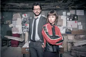  ??  ?? La casa de papel es una serie de robos y atracos; “ese es un género muy entretenid­o”, dice Pina.