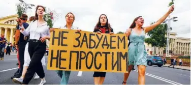  ?? Associated Press ?? ↑
Women march with a poster reading — We will not forget, we will not forgive — in Minsk on Friday.