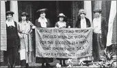  ?? THE ASSOCIATED PRESS ?? Officers of the National Woman’s Party hold a banner with a Susan B. Anthony quote in front of the NWP headquarte­rs in Washington, D.C., in June 1920.