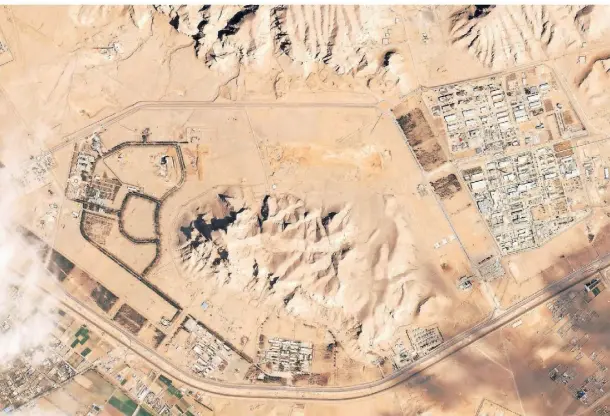  ?? FOTO: PLANET LABS PBC VIA AP/DPA ?? Das Satelliten­bild zeigt die iranische Atomanlage in Isfahan. Israel soll Ziele in der Nähe mit Raketen angegriffe­n haben.