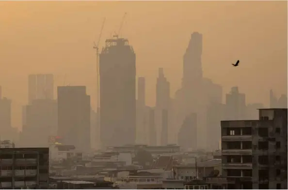  ?? AFP/VNA Photo ?? SMOG: Fine dust blankets the capital city of Bangkok, Thailand, on January 27, 2023.
nd