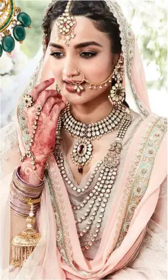  ??  ?? Bridal necklace from the Rivaah collection, TANISHQ
Traditiona­l Indian bride wearing jewellery from Tanishq
Images courtesy of Tanishq