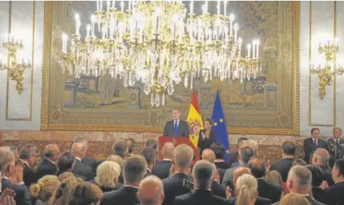  ?? // EFE ?? Los Reyes, ante la delegación de la Asamblea Parlamenta­ria de la OTAN en el Palacio Real de Madrid