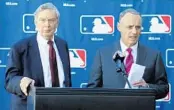  ?? RICK SCUTERI/ASSOCIATED PRESS ?? Former commission­er Bud Selig, left, to be inducted in the hall in July, with Commission­er Rob Manfred in 2015.