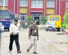  ?? SANJEEV VERMA/HT ?? The CBI team at Ryan Internatio­nal School in Bhondsi on Saturday.