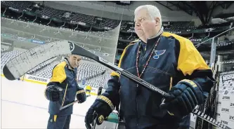  ?? ASSOCIATED PRESS FILE PHOTO ?? Ken Hitchcock, seen in 2016, is taking the reins of a languishin­g Edmonton Oilers squad.