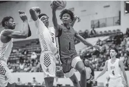  ?? AL DIAZ adiaz@miamiheral­d.com ?? Sagemont guard Ashton Smith drives to the basket against Orlando Christian Prep guard AJ Brown in Saturday’s Class 2A state championsh­ip game in Lakeland.