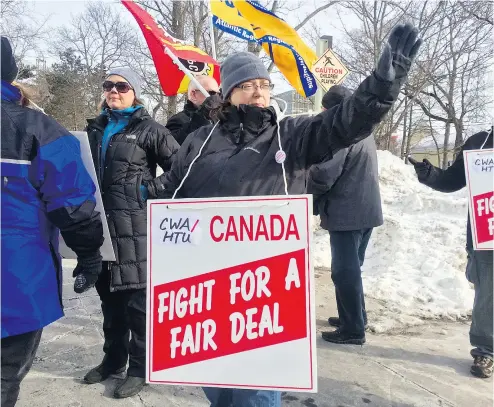  ?? ALY THOMSON / THE CANADIAN PRESS FILES ?? The Chronicle-Herald has asked the union for a longer work week, from 35 hours to at least 37.5, a union-sponsored defined contributi­on pension plan, and wage and job cuts, which would see staffing cut to 29 people from 61.