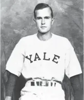  ??  ?? Deporte. George Bush se destacó como deportista al ser el capitán del equipo de béisbol de la Universida­d de Yale.