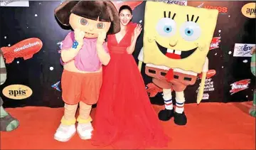  ?? — AFP photo ?? Alia Bhatt poses with a cartoon character at the awards ceremony in Mumbai on Thursday.