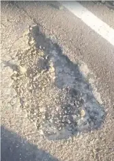  ?? ?? Baches de este tipo ya “adornan” la nueva ruta Transchaco, pese a que la nueva carretera todavía ni se inauguró.