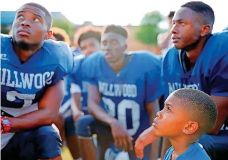  ?? [PHOTOS BY BRYAN TERRY, THE OKLAHOMAN] ?? Millwood wide receiver De’Mariyon Houston, left, and his brother Carter Ray-Thompson, 8, listen after football practice at Millwood High School.