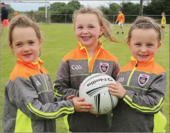  ?? Photo by Sheila Fitzgerald ?? Happy young footballer­s Eimear Vaughan, Maeve Duane, and Rebecca Twomey pictured at the Kellogg’s GAA Cúl Camp in Boherbue.