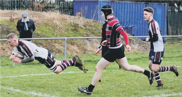  ?? Pictures by Andy Standing ?? Aaron Wilson drives over in the corner to hand Scarboroug­h the lead in their 15-8 victory at Hullensian­s on Saturday