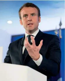  ??  ?? Photo ci-contre :Au cours de la dernière campagne présidenti­elle française, les fausses rumeurs sur le futur vainqueur Emmanuel Macron ont pullulé sur Internet, allant d’une liaison avec sa belle-fille à des financemen­ts de l’Arabie saoudite dans sa campagne, en passant par sa volonté de rétablir la charia à Mayotte, de faire rentrer la Turquie dans l’Union européenne ou l’existence d’un compte bancaire caché. (© Shuttersto­ck/Frédéric Legrand-COMEO)