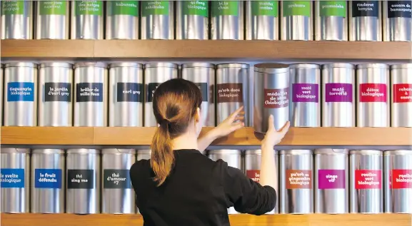  ?? CHRISTINNE MUSCHI/FILES ?? Montreal-based DavidsTea is embroiled in discord for control over turning around its fortunes. A rapidly shifting consumer marketplac­e has shaken the company’s financial results and management despite raves for its range of creative tea products....