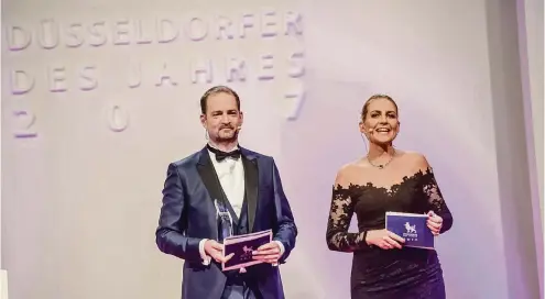  ??  ?? Christian Zeelen und Claudia Monréal führten durch die Gala.