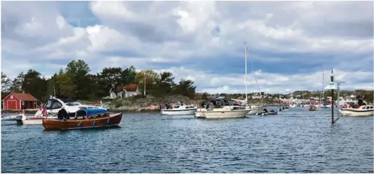  ?? FOTO: BJØRN ATLE EIDE ?? OGSÅ I ÅR: Flere hundre båter tøffet i tog gjennom skjaergård­en i Grimstad i fjor. Det blir båttog her i år også.