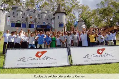  ??  ?? Equipe de colaborado­res do Le Canton