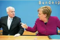  ??  ?? Innenminis­ter Horst Seehofer (CSU) und Bundeskanz­lerin Angela Merkel. Foto: Stefan Boness/Ipon