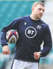  ??  ?? Le confinemen­t de l’an dernier aura permis à Finn Russell, à gauche, et à Gregor Townsend, à droite, de recoller les morceaux et de se réconcilie­r. Photos Icon Sport