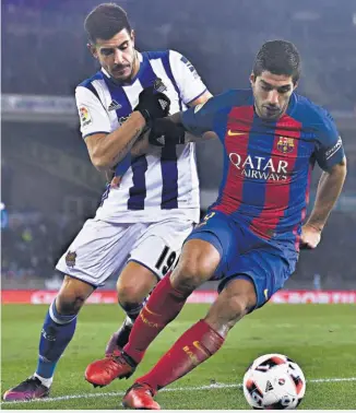  ??  ?? REMONTADA. El uruguayo Luis Suárez, delantero del Barcelona, no ve imposible la remontada.