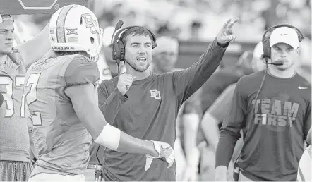  ?? LM Otero / Associated Press ?? Kendal Briles, center, was the offensive coordinato­r at Baylor before being hired in the same capacity by the University of Houston.