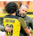  ?? FOTO: DPA ?? Dortmunds Trainer Marco Rose mit Spieler Axel Witsel.